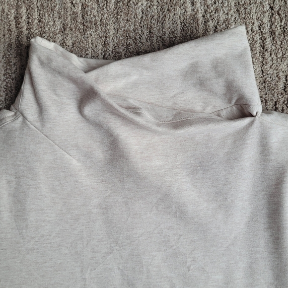 NEW YOGALICIOUS CLOUD PLUSH WEEKEND CHIC CROSSOVER MOCK NECK SWEATSHIRT LARGE - Picture 2 of 12